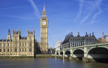 Успей запрыгнуть в наш самолет до Англии.